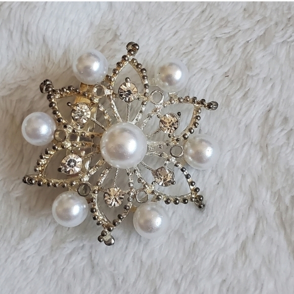 Faux Pearl Rhinestone Brooch Pin - Picture 5 of 6